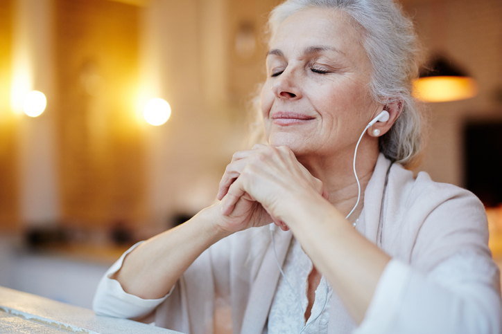 Benefits-of-music-for-the-elderly